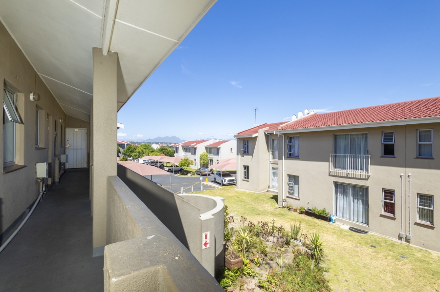 1 Bedroom Property for Sale in Oakglen Western Cape